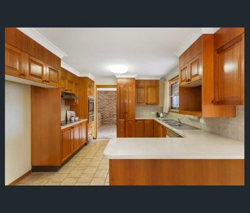 Immaculately presented single level home - Photo 5