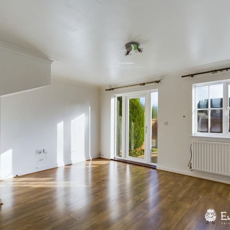 3 bedroom semi-detached house to rent - Photo 1