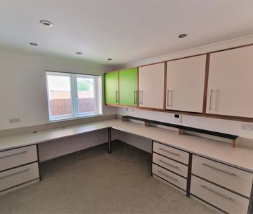 Bluestone Drive, Stockport - Photo 2