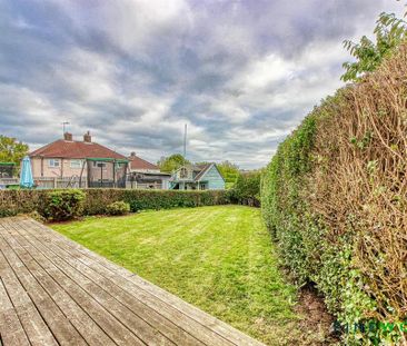 4 bedroom end of terrace house to rent - Photo 2