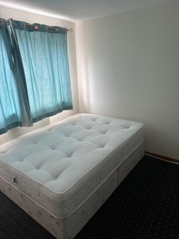 Room in a Shared House, St James Court, LS9 - Photo 5