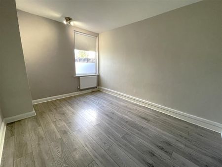 2 bedroom maisonette - Photo 2