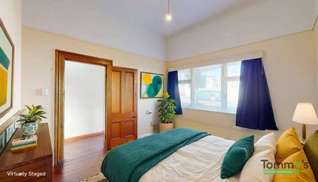 Sunny 5-Bedroom Home in the Heart of Newtown – Space, Comfort & Location! - Photo 2