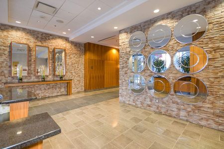 Le 400 Sherbrooke Ouest is located a few steps away from Montreal's Quartier des Spectacles. - Photo 5