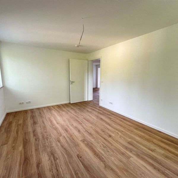 Neuwertige 3-Zimmer-Wohnung mit Südwestbalkon + TG-Stellplatz! Stadtnah + grün! - Photo 1