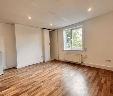 Studio Flat, Montrell Road, SW2 - Photo 3