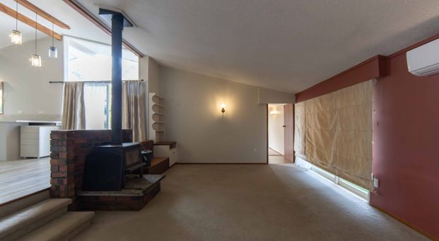 Four Bedroom Home Close to The University - Photo 1