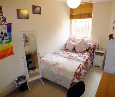 2 bedroom Flat To Let - Photo 6