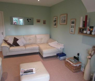 2 bedroom Flat To Let - Photo 1