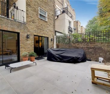 3 bedroom flat in London - Photo 2