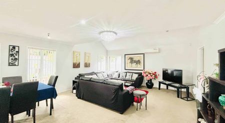 5-Bedroom, 4-Bathroom Family Home in Prime Loc... - Photo 3