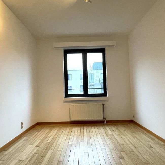 Appartement te huur in Antwerpen voor € 1.050 met 3 slaapkamers - Foto 1