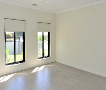 4 Bedroom Whitebox Rise Estate - Photo 2