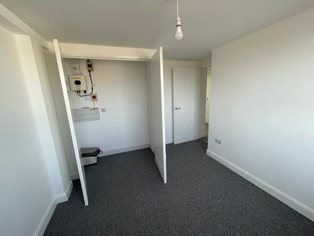 Seaforth Court, 91 Victoria Drive, Eastbourne - One Bedroom Flat - Photo 2