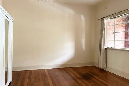 Sunlit apartment, water included! - Photo 2