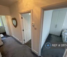 3 bedroom flat to rent - Photo 6