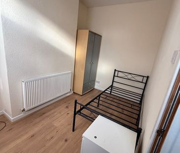 2 Bed Terraced House, Coronation Road, CV1 - Photo 2