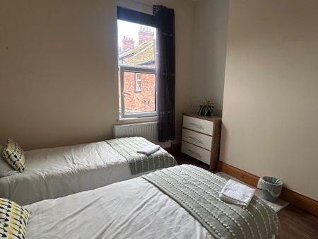 8 The Mount, Belfast, BT5 4NA - Photo 2