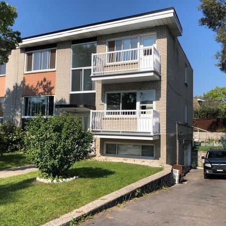 5 1/2 CHOMEDEY LAVAL - 100% Rénové - Photo 3