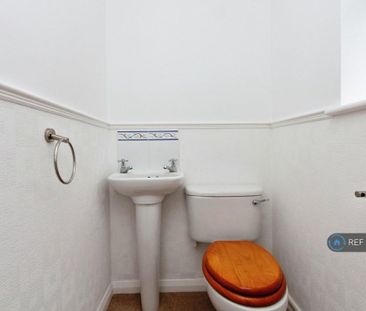 3 bedroom semi-detached house to rent - Photo 1