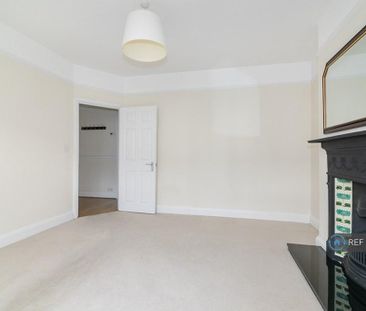 4 bedroom semi-detached house to rent - Photo 3