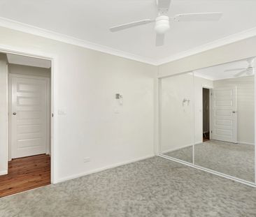 House, pool, garage. What more could you want! - Photo 3