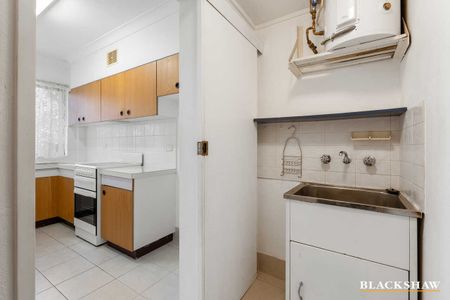 Bright, updated 2-bedroom apartment in a leafy Heritage complex - Photo 5