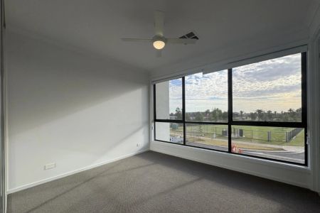 Light-Filled & Contemporary Home in Vibrant Riverlea Community - Photo 5