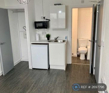 1 bedroom in a house share to rent - Photo 6