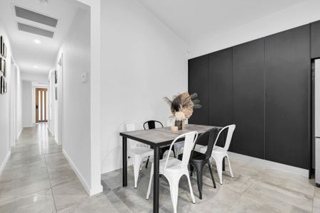 Modern 4 bedroom home in Thirlmere - Photo 3