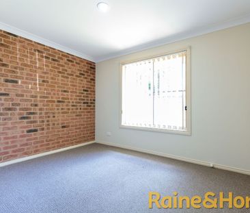 Modern townhouse in Central North - Photo 3