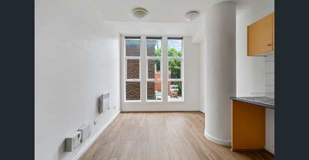 Studio Apartment - Close To City - Photo 1