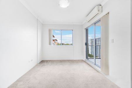 Spacious 2-Bed Apartment in Prime Location Near Parramatta River - Photo 5