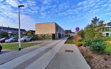 Energiezuinige halfopen woning te huur nabij het centrum van Wevelgem - Photo 2