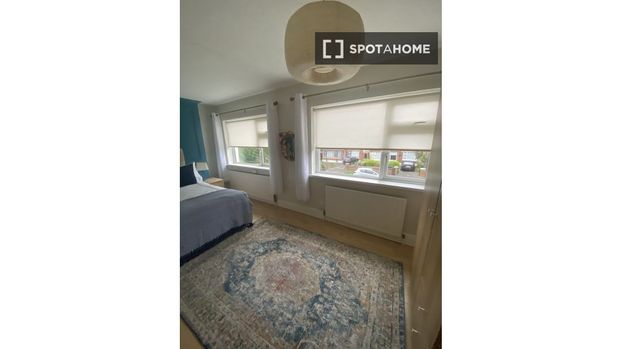 Room for rent in 4-bedroom house in Knocklyon - Photo 1