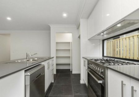 Gorgeous, spacious and centrally located! - Photo 2