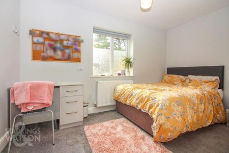 5 bedroom semi-detached house to rent - Photo 3