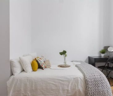 Room in a shared 11-bedroom apartment for rent in Sol - Foto 5