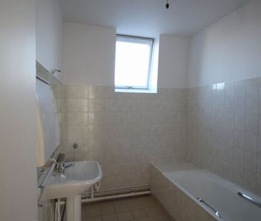 Appartement 3 pièces 62m2 REIMS 655 euros - Photo 1