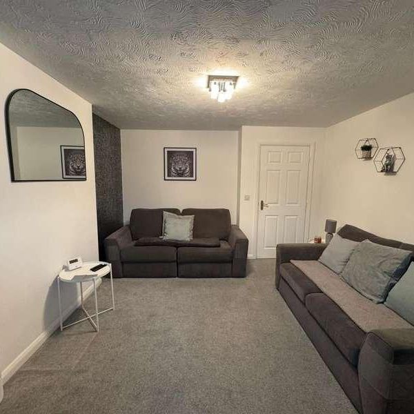 Sharket Head Close, Queensbury, Bradford, BD13 - Photo 1