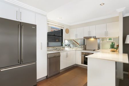 Level 1, 1/26-34 McElhone Street, Woolloomooloo NSW 2011 - Apartment For Rent | Domain - Photo 3