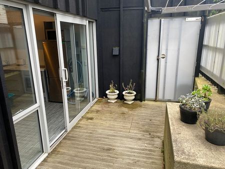 Cozy 1 bedroom flat in central Wellington Suburb - Photo 4