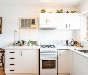 STYLISH UNIT ON CITY FRINGE - Photo 5
