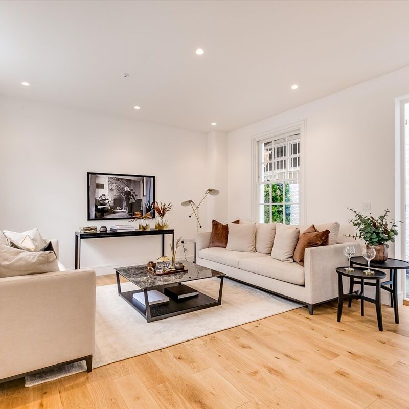 4 Bedroom house to rent in Chelsea, Burnsall Street SW3 - Photo 1