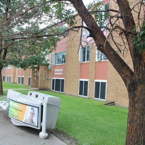 Westgate Apartments - 1919 22nd Street West - Photo 1