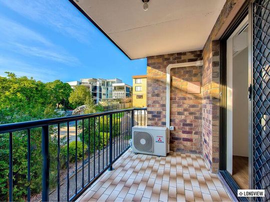 Stylish Updated Apartment - Walking distance to Toowong Village - Photo 1