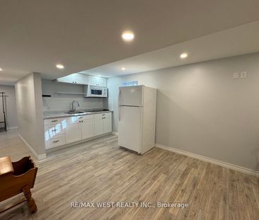 For Lease - 20 Britannia Avenue, Bradford West Gwillimbury, Ontario - Photo 2