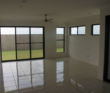 Deluxe Home in Mackay's Premier Estate - Photo 5