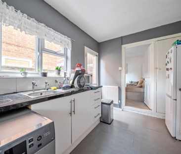 3 bedroom detached house to rent - Photo 5