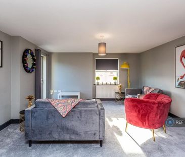 2 bedroom flat to rent - Photo 2